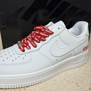 Nike Air Force 1 Low Supreme